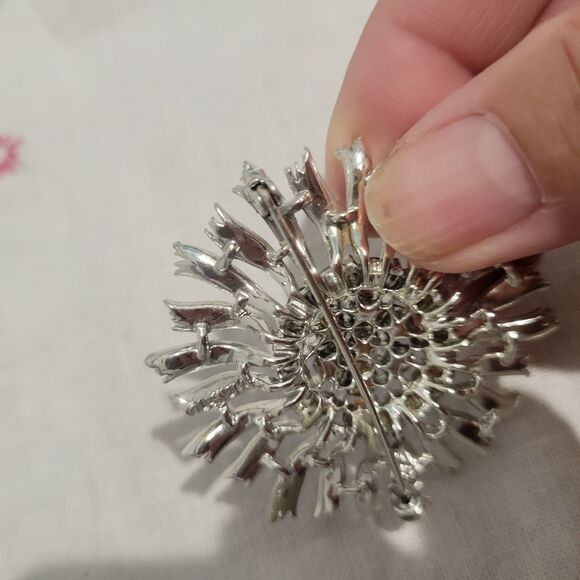 Vintage Lisner Brooch Blue Aurora Borealis Rhinestone Flower - Picture 4 of 11